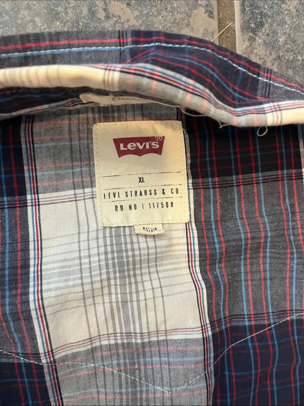 Levi's Men's Plaid Button-Down Shirt – Navy, White & Burgundy